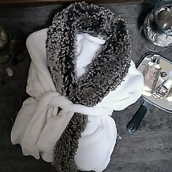 Pottery Barn Other - Ombre Tipped Faux Fur Robe